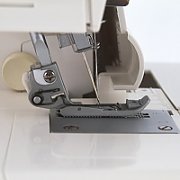 ŁUCZNIK OVERLOCK 820D-3_2