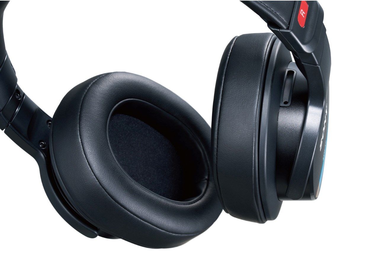 Sony MDR-M1 - closed studio headphones_2